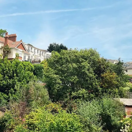 Rowcroft Lodge Guest House B&B-2