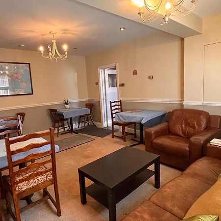 The Mayfair Guest House Self Catering-3