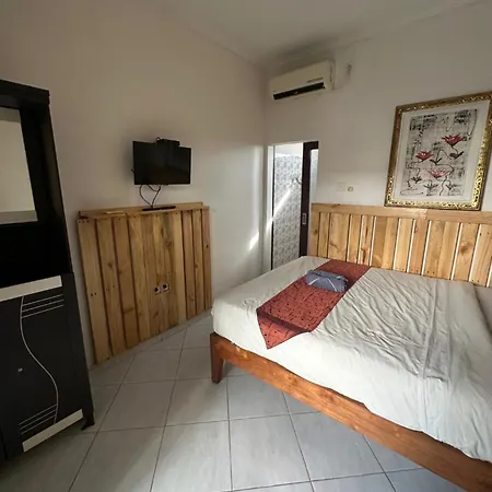 Sari Buana Bed & Breakfast-2