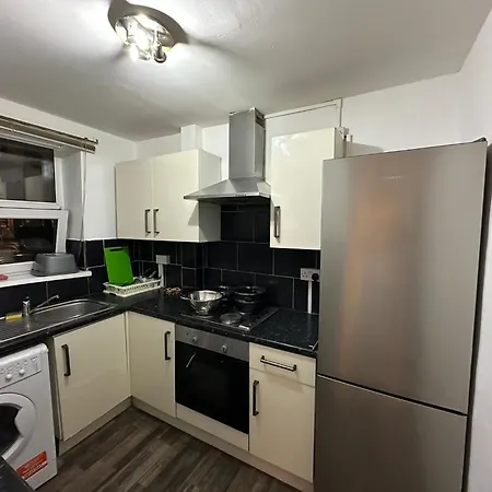 Comfortable Ensuite & Budget Rooms In East London-3
