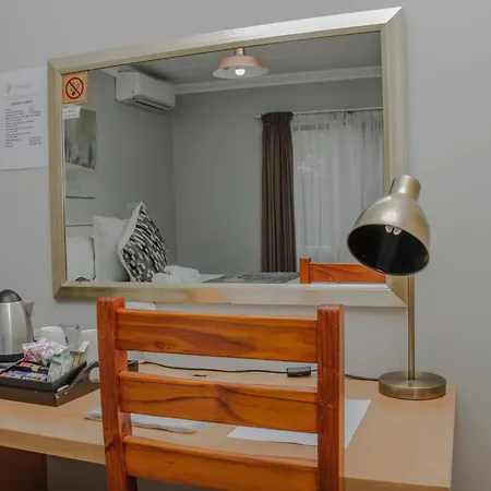 Woodpecker'S Inn Guest House-3