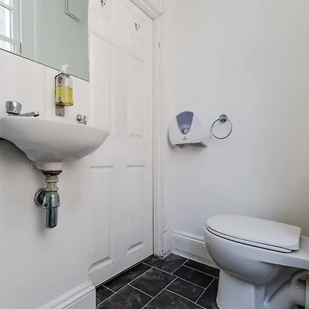 No 13 Georgian Shared House - By Clifton Short Lets-2