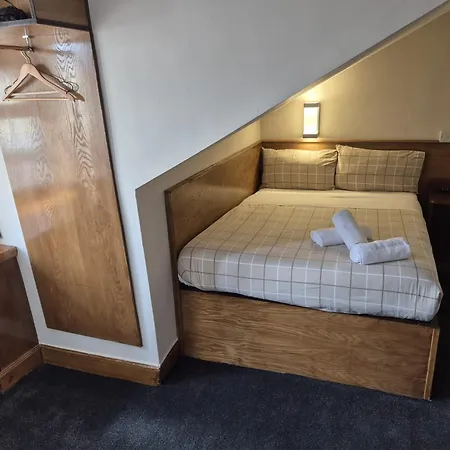 Glasgow House-3