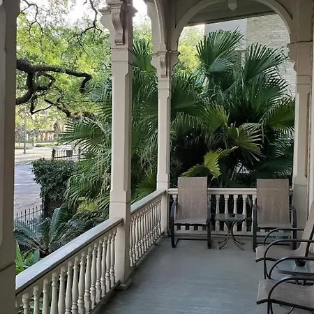 Walker Mansion On St Charles Ave - Unit 3-2