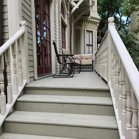 Walker Mansion On St Charles Ave - Unit 3-3