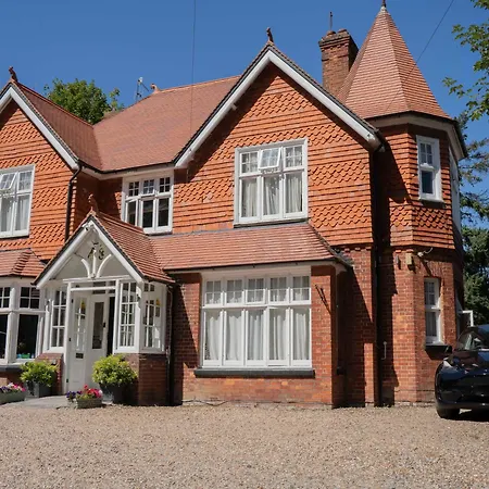 Gatwick Turret Guest House-2