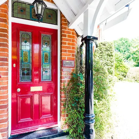 The Lawn Guest House Gatwick-3