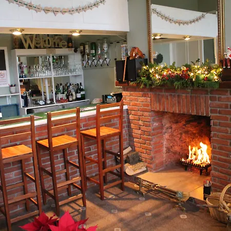 Heathcliff House B&B Exclusively For Adults Free Large Carpark-3