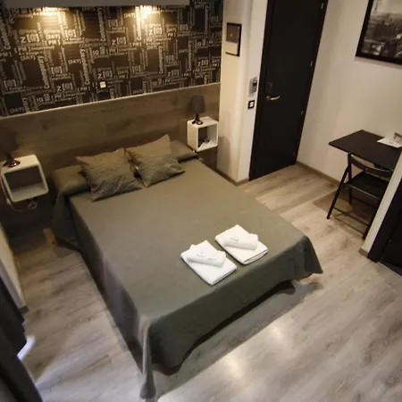 Hostal Mh Fuencarral-3