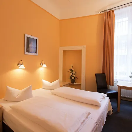 Hotel Am Hermannplatz-3