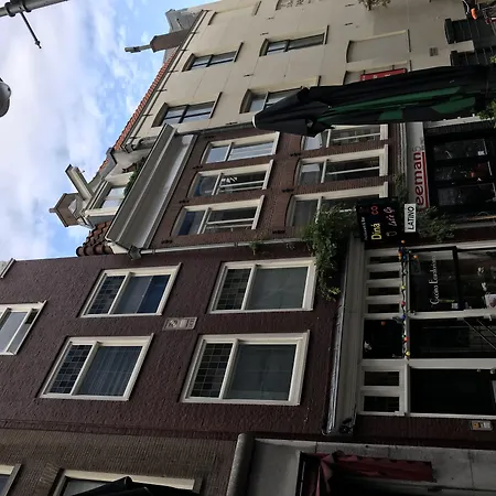 Amsterdam 4 Holiday Guestrooms-3