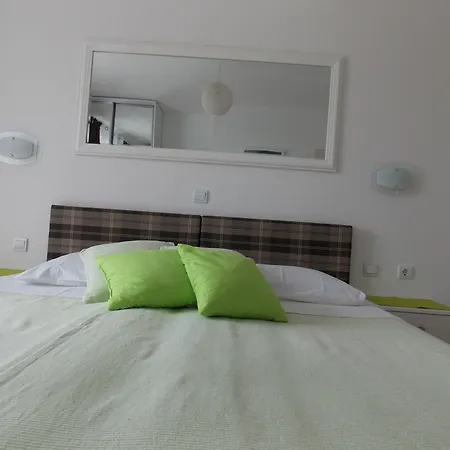 Jele Rooms-2