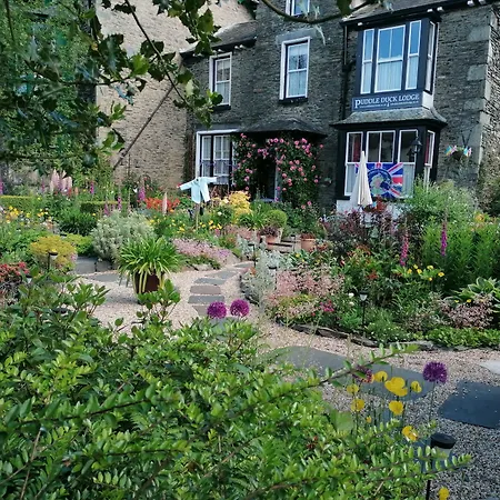 Puddle Duck Lodge (Adults Only)-2