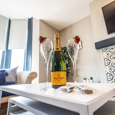 Stamford Guest House, 3 Min Walk To Southport Lord St, With Parking & Perfect Getaway-3