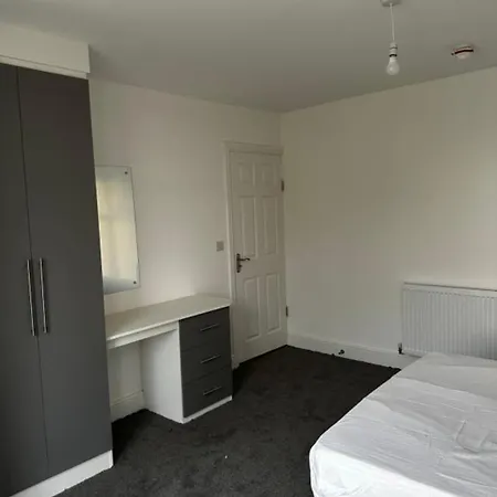 Oyo Cheetham Hill Guest House-3