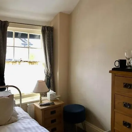 Glendale Guest House-3