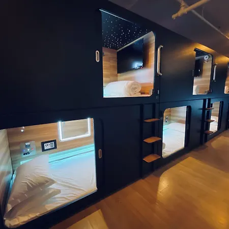 Capsule Hotel-2