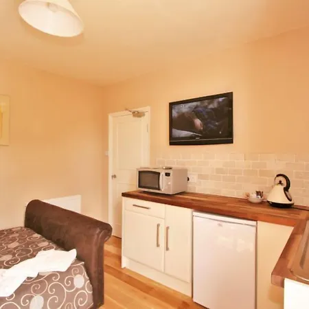 Central Studios 87 Tennyson Road-3
