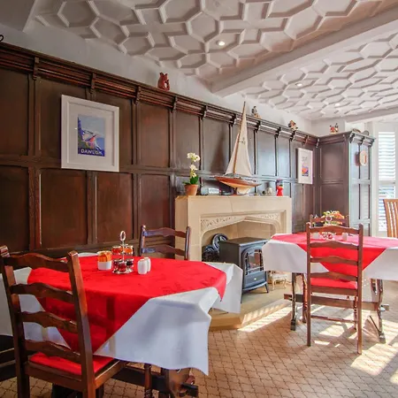 Potters Mooring Guest House-2
