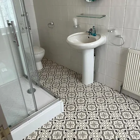 Oakwell Guest House-2