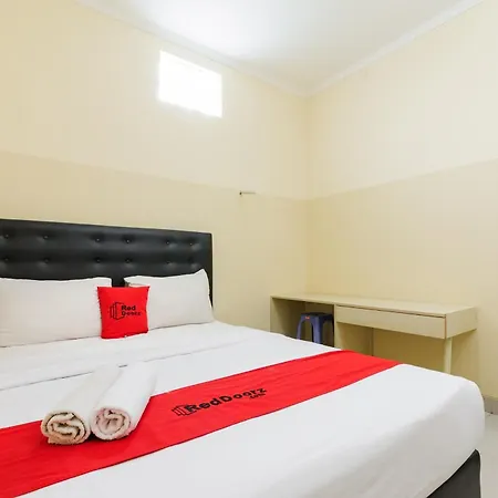 Reddoorz Plus Near Mall Ciputra Jakarta-2