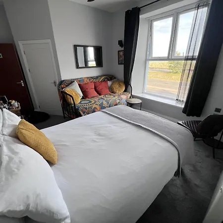 Hooper'S Sandy Beach Guest Rooms-3
