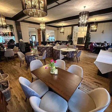 The Lilly Restaurant With Rooms-3
