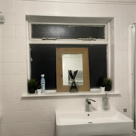 Balham, South London Spacious Guest House 5, 6 Rooms Available-2