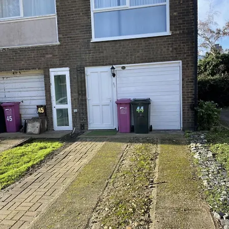Spacious Double Bedroom With Private Bathroom Ensuite And A New Quality Mattress In London Canary Wharf For Short Stay Or Long Let Near O2 And Excel Exhibition Centre With Easy Reach From All Airports In Around London-2