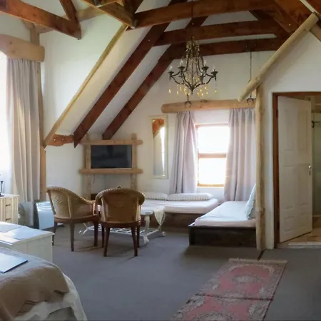 Tniqua Stable Inn-3