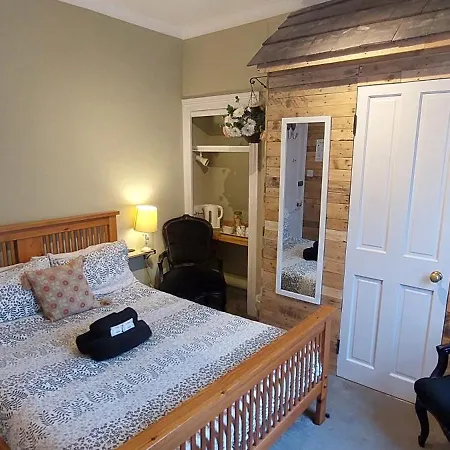 Salisbury Guest House - Free Parking-3