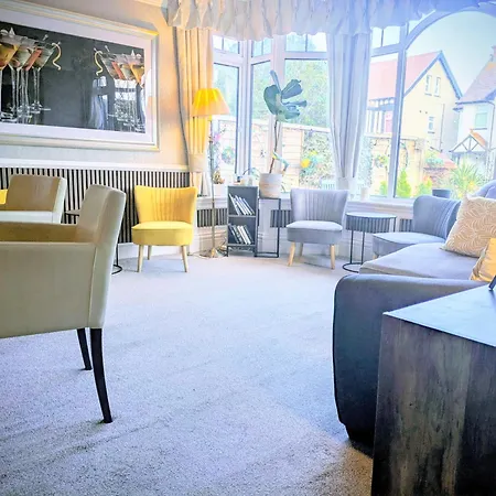 Sunnycroft Private Hotel-2