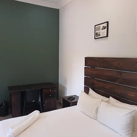 Triple9 Hatfield Guesthouse-3