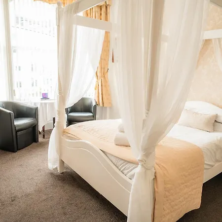 The Clovelly Hotel-2