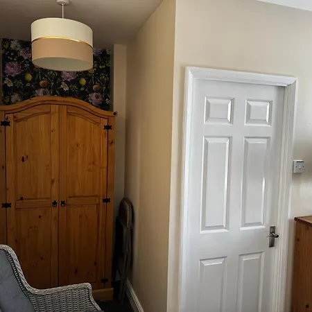 Willows Guest House-3