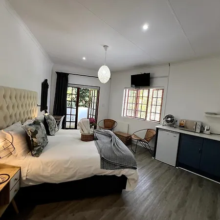 Kelkiewyn Waterkloof Guesthouse-2
