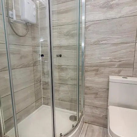4 Bed Terraced House In Beeston With Convenient City Centre Access-2