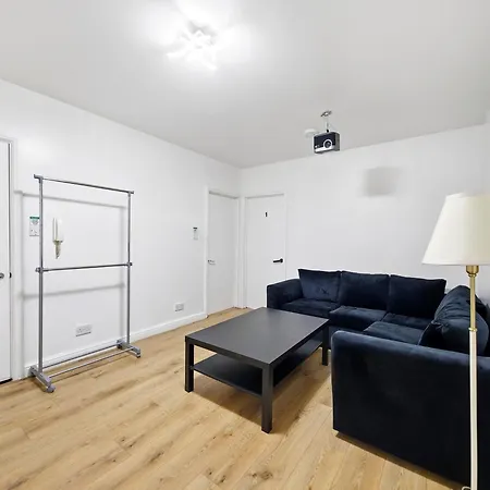 3 Persons Room, 1Min Walk From South Wimbledon Station-2
