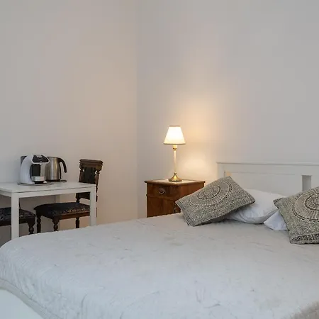 Apartment And Rooms Stay-2