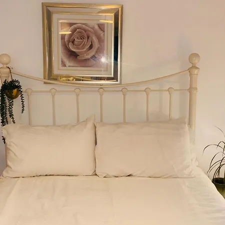 Sleeps 5 Free Parking Fast Wifi Near Hillsborough Easy Access To Sheffield City Centre And Peak District-3
