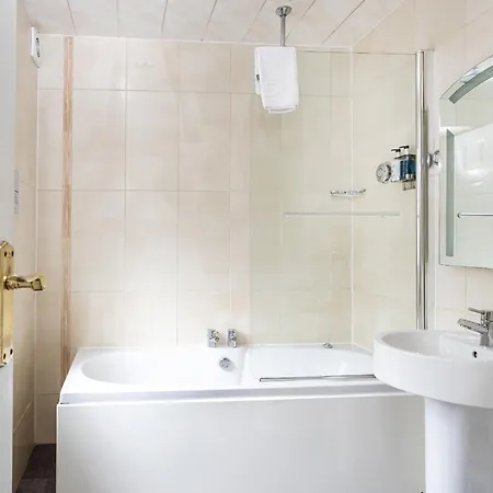 The Howbeck & The Retreat 5Min To Lake, Restaurants & To The Free Hydro Wellness Club-2