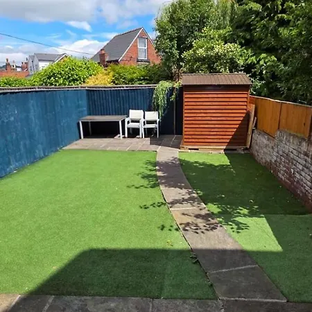 Sleeps 5 Free Parking Fast Wifi Near Hillsborough Easy Access To Sheffield City Centre And Peak District-2