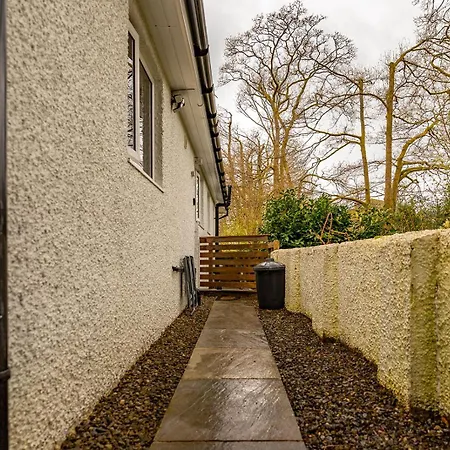 Roger Ground Guest House - With Onsite Car Parking-2