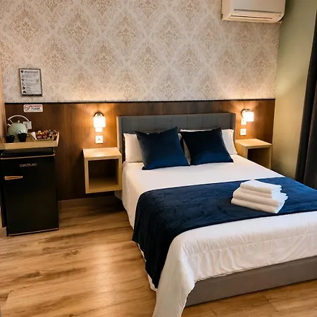 Hostal Luxury Green Madrid Gran Via-2