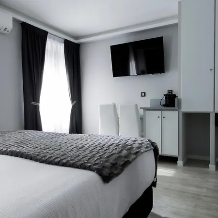 Hostal Overnight Madrid-3