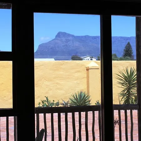 Flintstones Guest House Cape Town-2