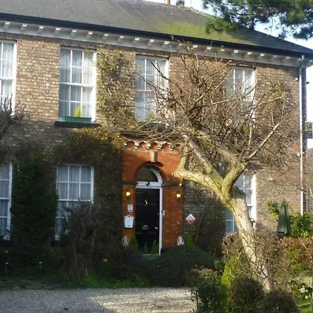 Holly Lodge-3