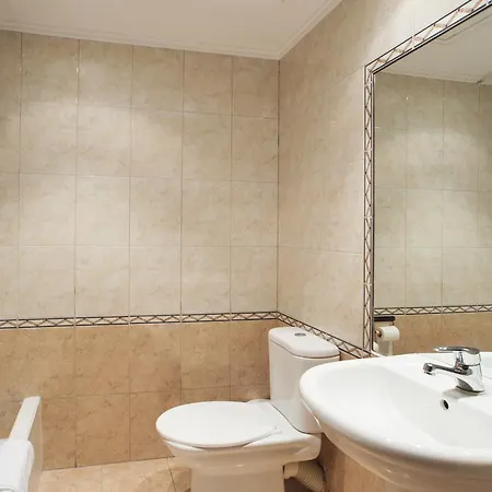 Gran Via Guesthouse-3