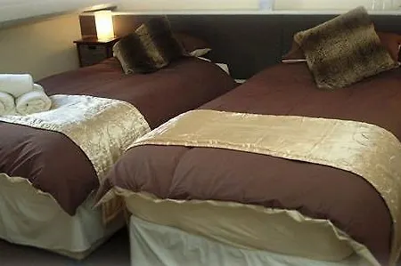 Chiltern Guest House-3