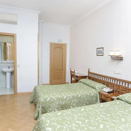 Hostal Biarritz-3
